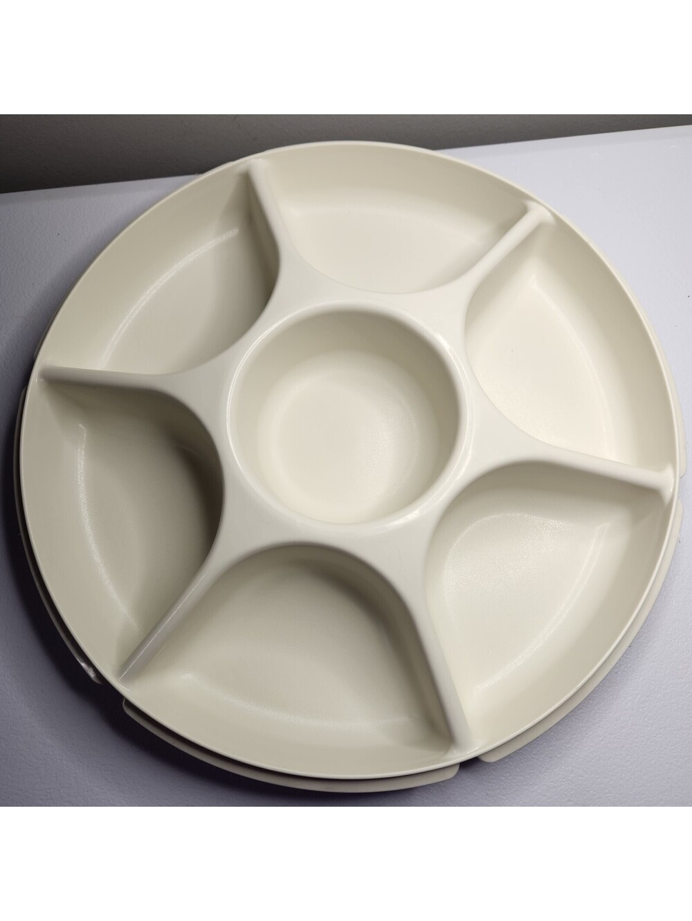 Tupperware Divided Serving Veggie Relish Tray with Lid